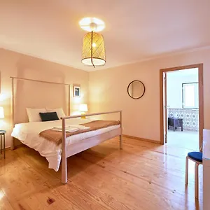 Appartement Renovated And Spacious Duplex With Patio, By Timecooler, Lisboa